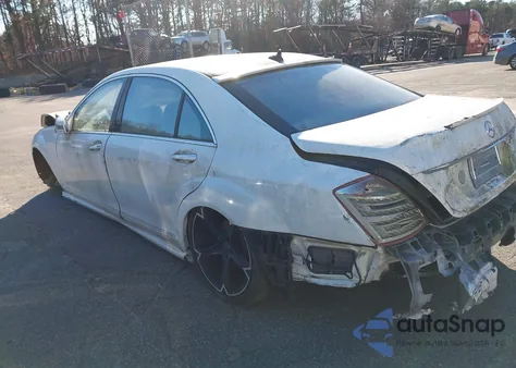 2011 Mercedes-Benz S 550 4Matic z USA, uszkodzony, nr VIN WDDNG8GB4BA377134